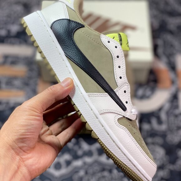 Travis Scott x Air Jordan 1 Low Golf 'Neutral Olive' - Picture 6 of 9